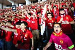 开云APP-广州富力突袭领先，中超积分榜风云再起