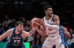 开云体育登录-包含希腊男篮血洗凯尔特人，波特一己之力扛起全队的词条