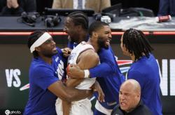 开云体育登录-尼克斯险胜凯尔特人B队，浓眉制霸全场