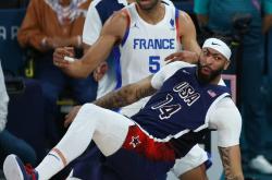 开云体育下载-法国男篮险胜马刺，拉塞尔打破历史纪录