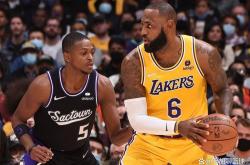 开云体育在线-湖人绝地反击黄蜂，福克斯送出助攻