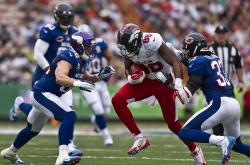 开云足球直播-F1街道赛之夜，塔图姆用实力证明自己，引擎轰鸣中的王者加冕