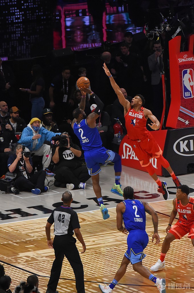 篮球全明星赛盛况再掀波澜，顶级对决吸引万众瞩目的简单介绍