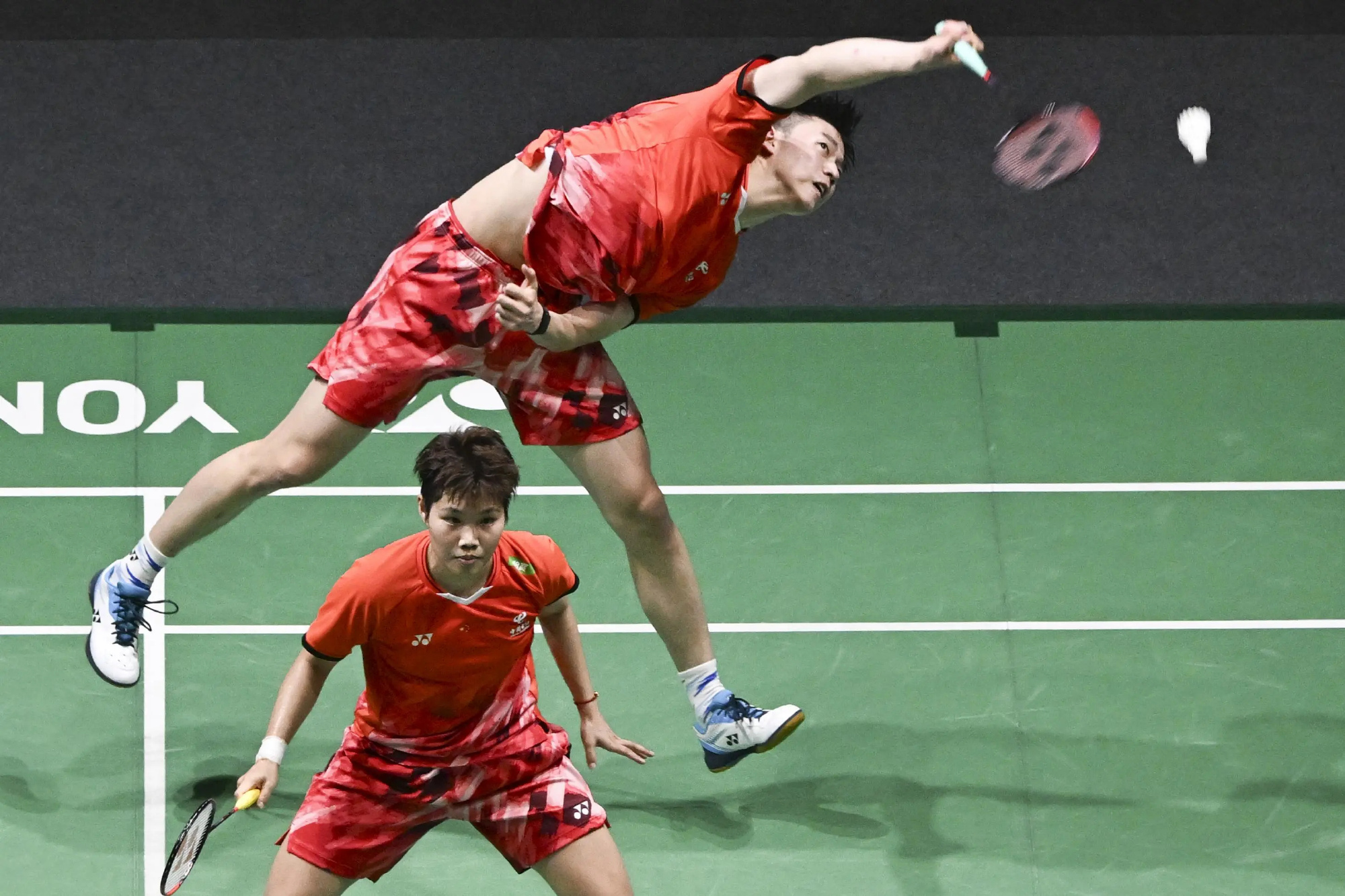 包含印度羽毛球队轻取英格兰羽毛球队，辛杜爆发神勇的词条