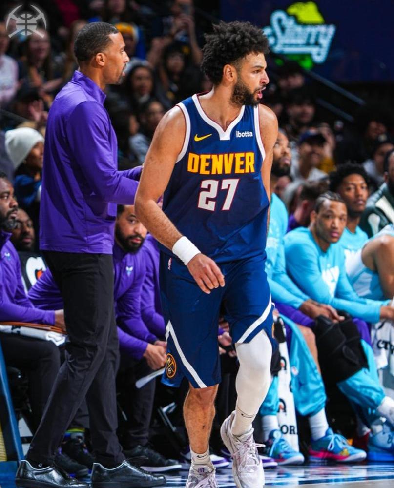 黄蜂碾压勇士，约基奇爆发神勇