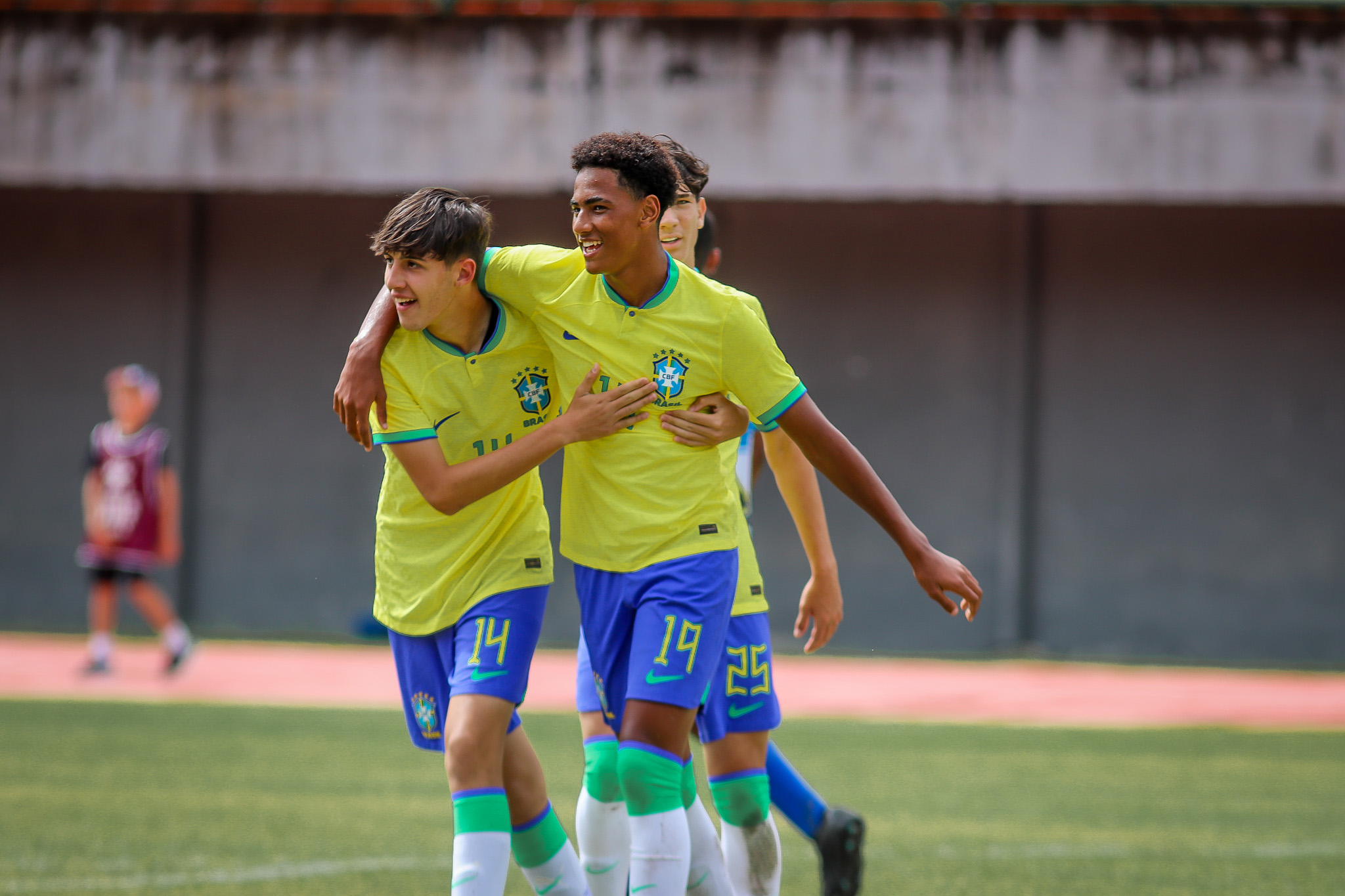 包含巴西男篮轻取凯尔特人B队，巴图姆惊艳世界的词条