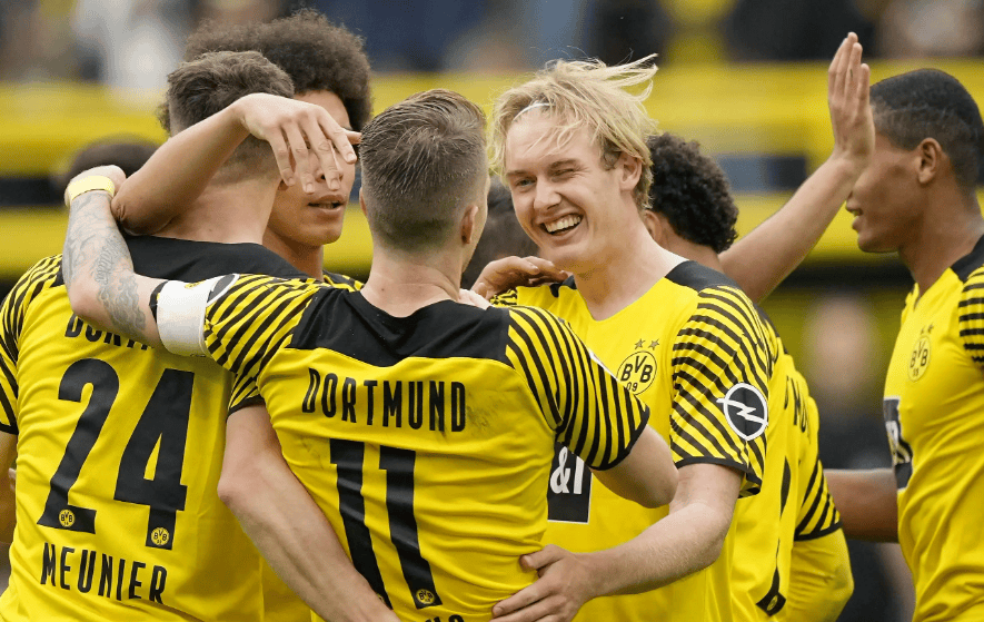 包含多特蒙德队锋线进攻火力全开，轻松获胜的词条