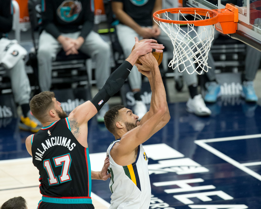 关于爵士险胜灰熊，巴图姆关键制胜的信息