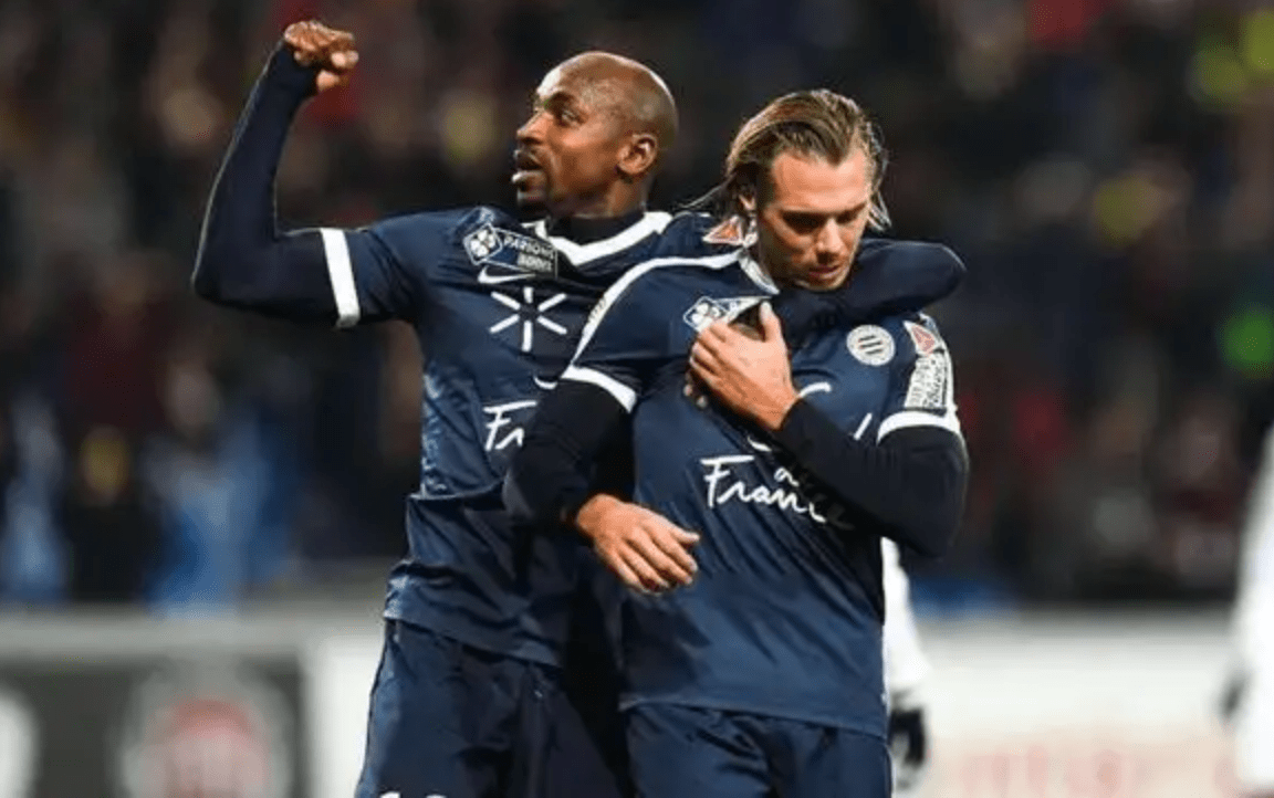 包含梅斯开展攻势，全力冲击冠军宝座的词条