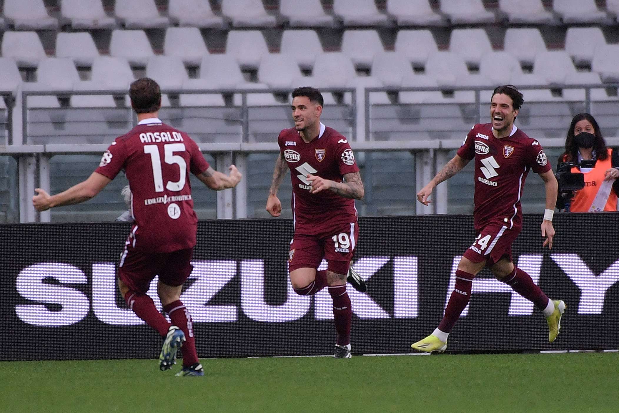 关于都灵门将出色守门,助球队逼平热那亚的信息 关于都灵门将出色守门,助球队逼平热那亚的信息