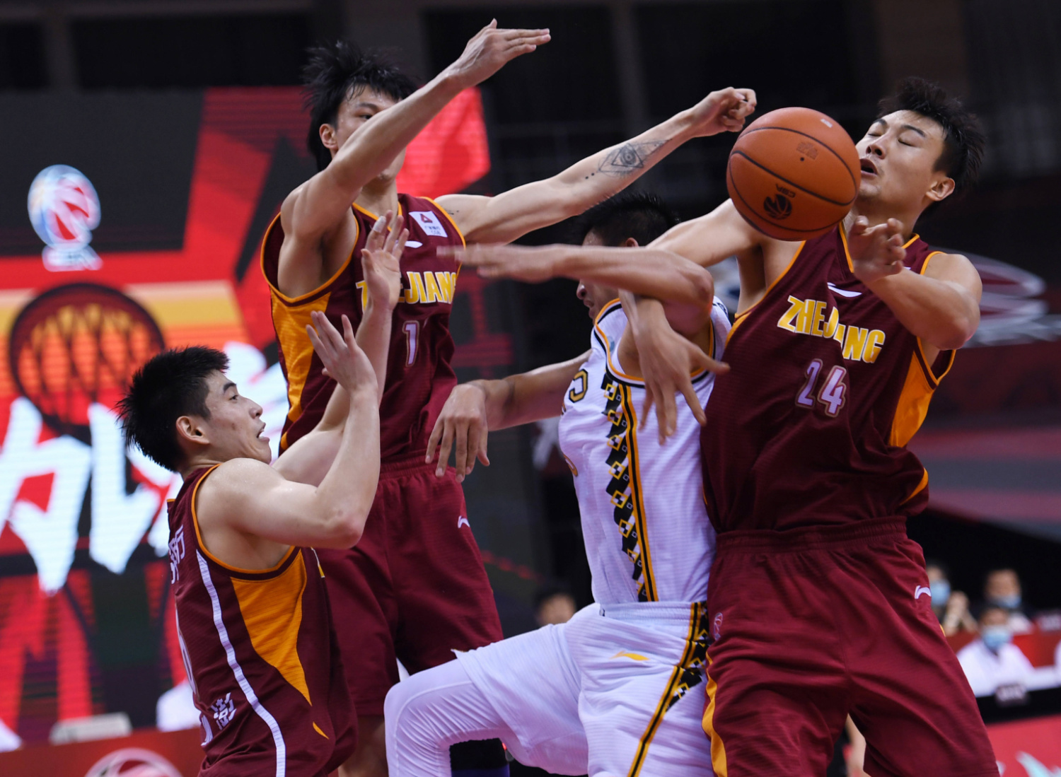 浙江稠州队大胜对手，赢得全场掌声