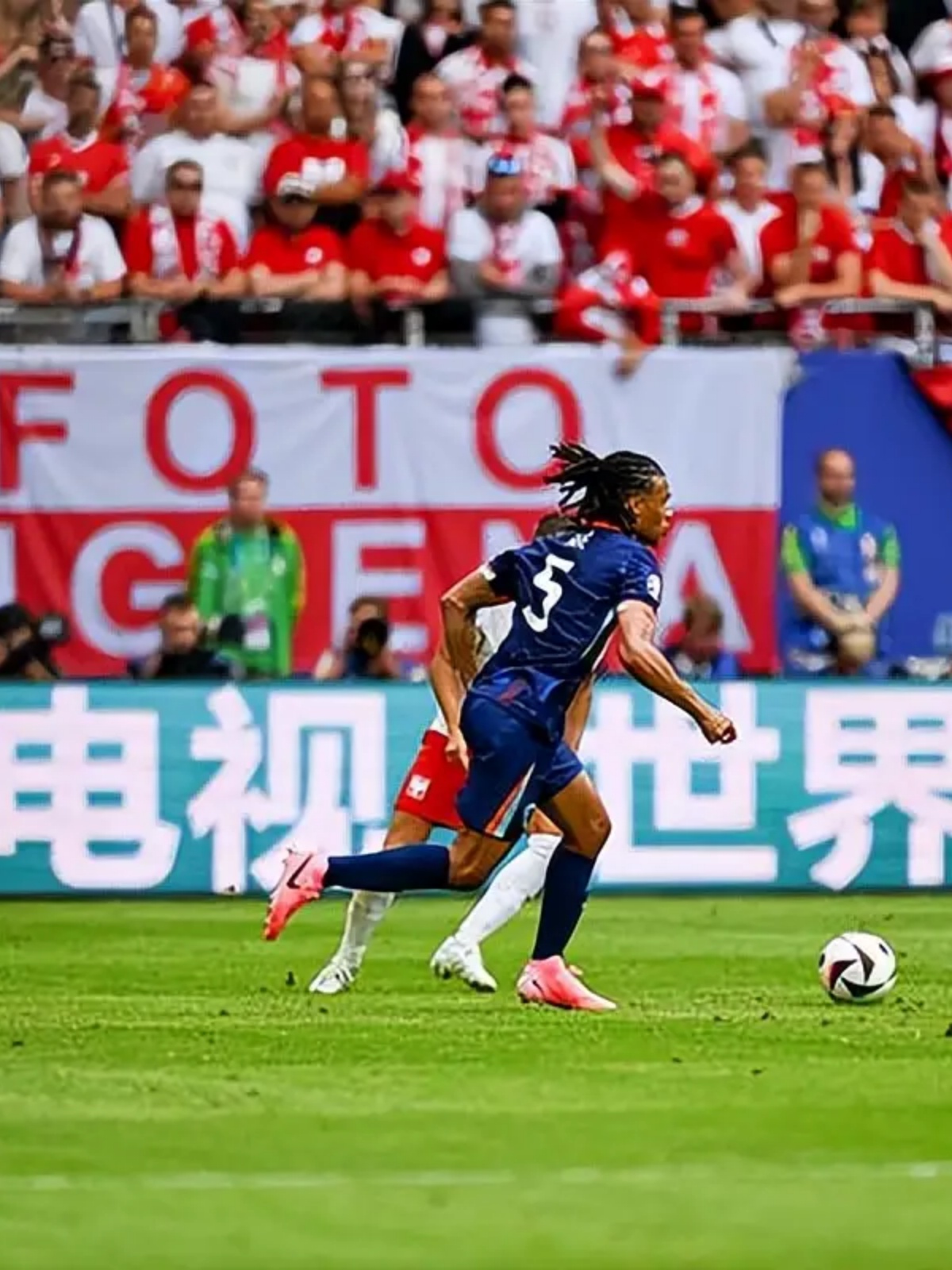 强势突围，欧洲杯预选赛绝佳表现轰动全场的简单介绍