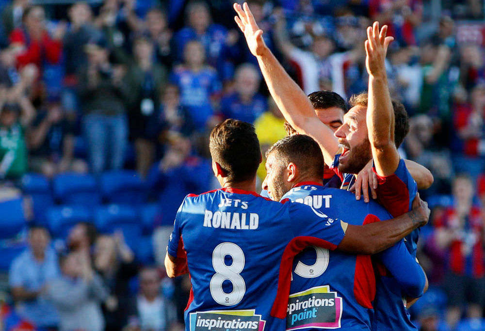 包含梅尔加切客场逆袭，取得关键胜利的词条