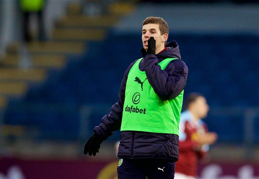 包含利物浦后卫约翰斯通面临伤病困扰的词条