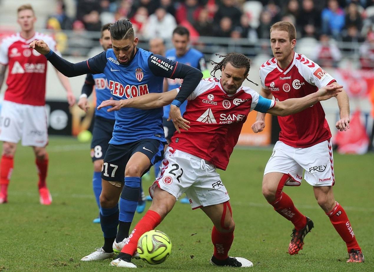 包含巴黎圣日耳曼在法兰西大胜，赢得对阵里昂的比赛的词条