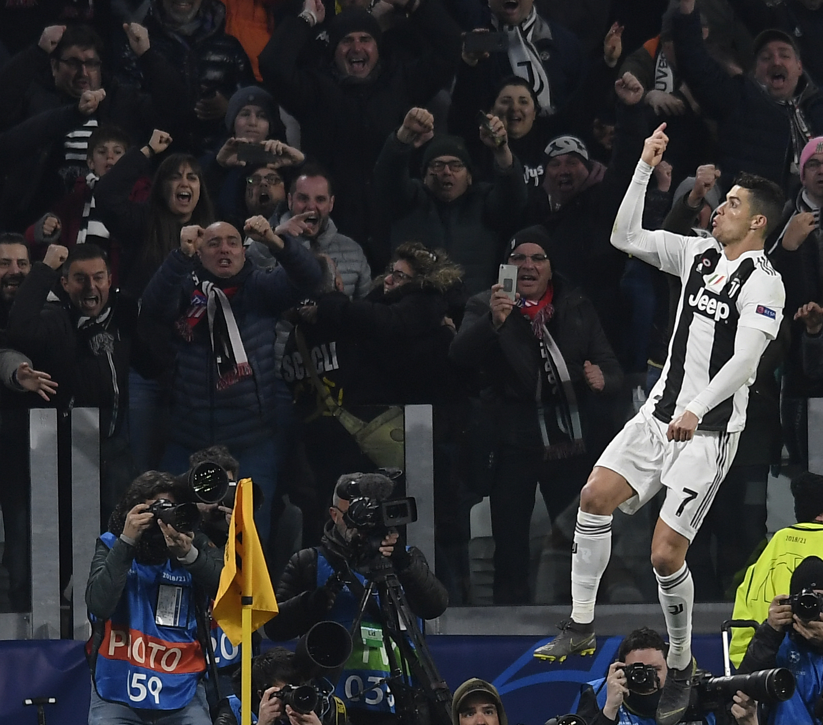 欧冠联赛：尤文图斯主场胜巴塞罗那