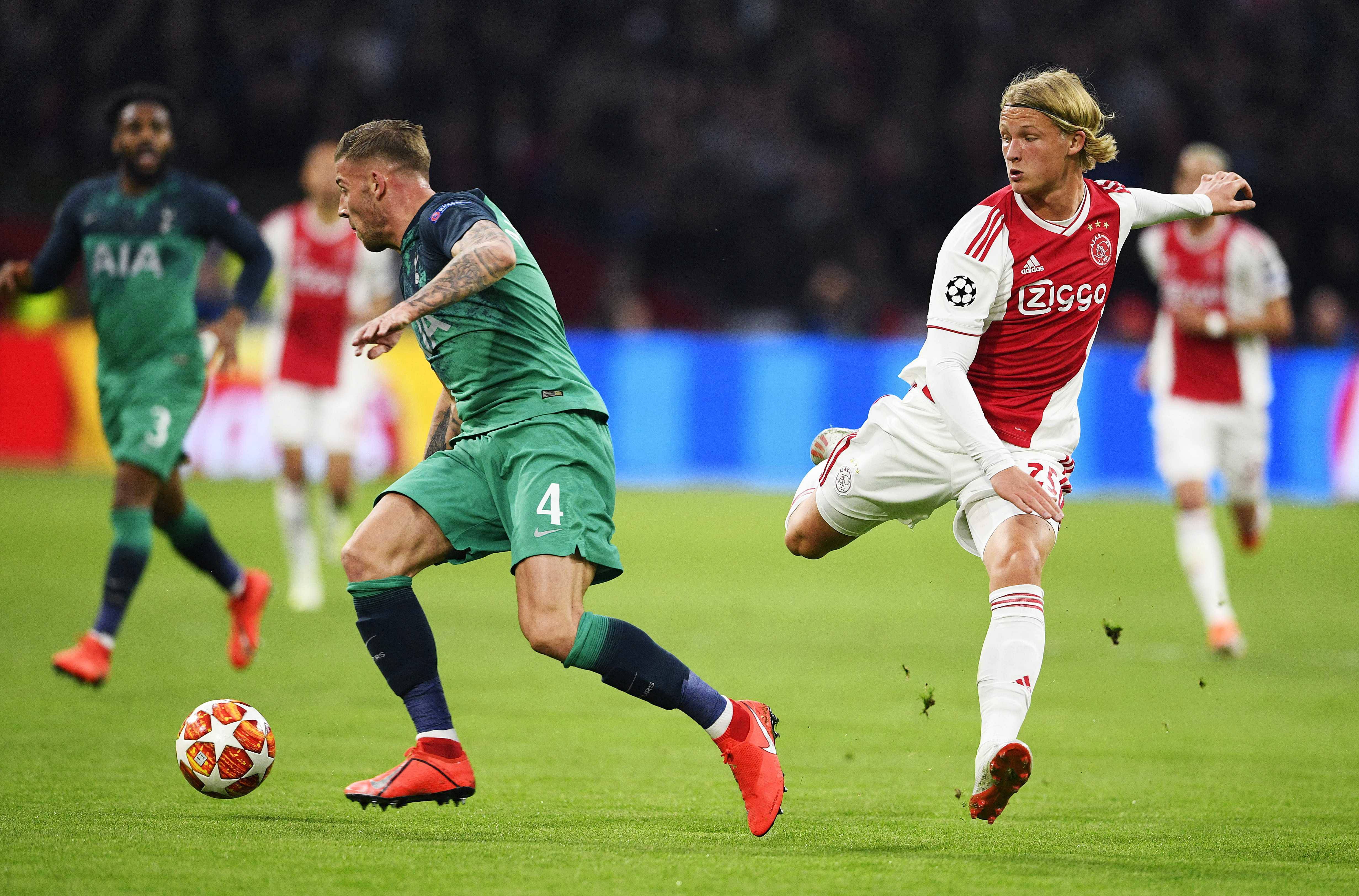 阿贾克斯一步崛起,欧冠赛场耀眼之星 阿贾克斯一步崛起,欧冠赛场耀眼之星