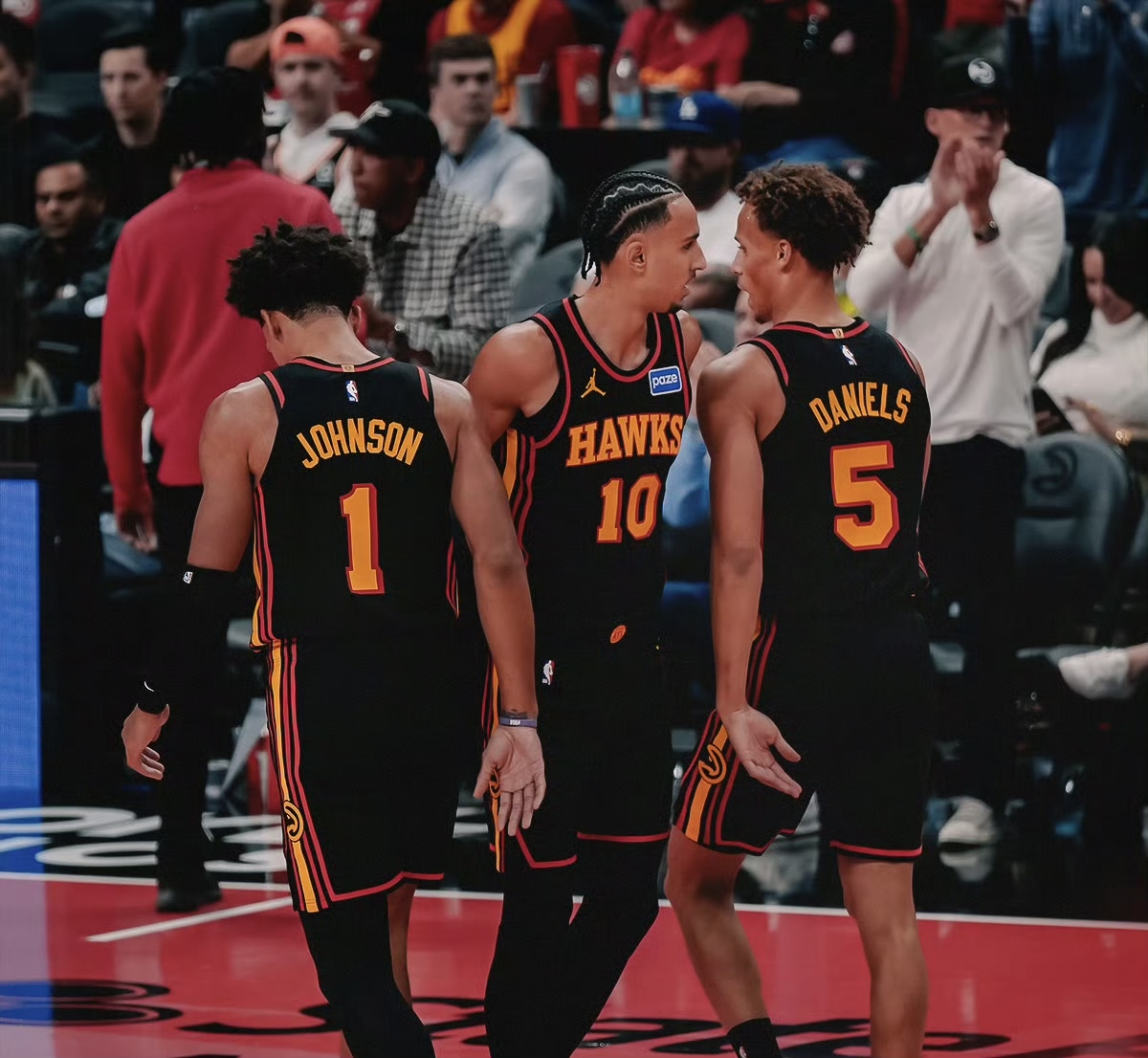 猛龙遭遇老鹰逆转,客场失利 猛龙遭遇老鹰逆转,客场失利