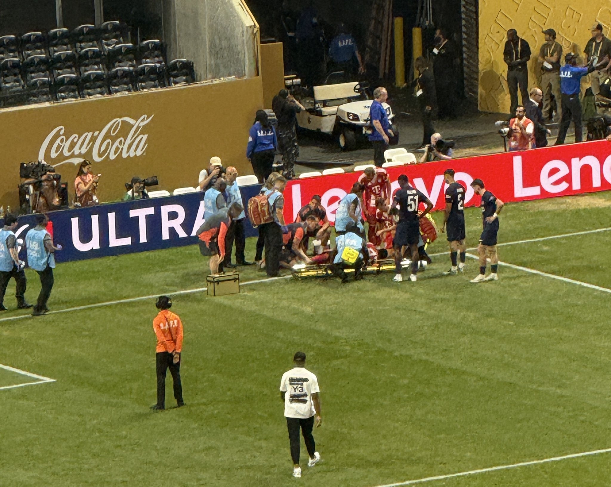 阿根廷女足联赛遭遇暴力事件 阿根廷女足联赛遭遇暴力事件