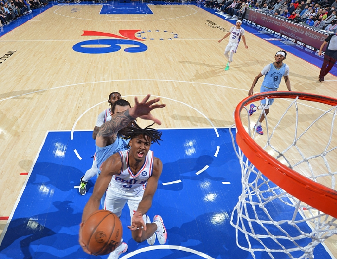 广州队险胜76人，麦科勒姆扛起全队