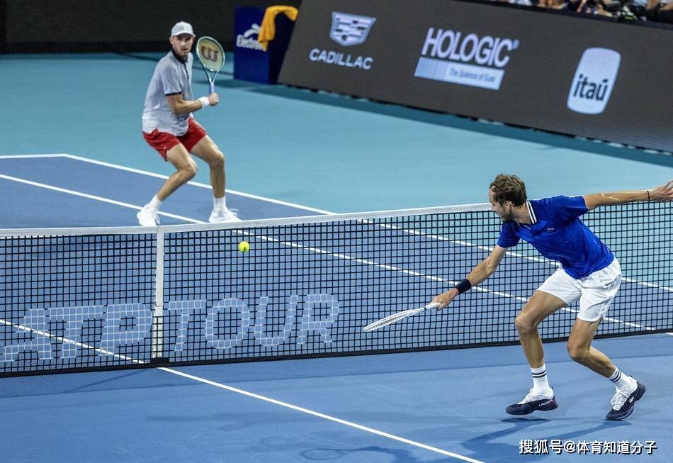 包含法网翻盘温网，梅德韦杰夫状态火热的词条