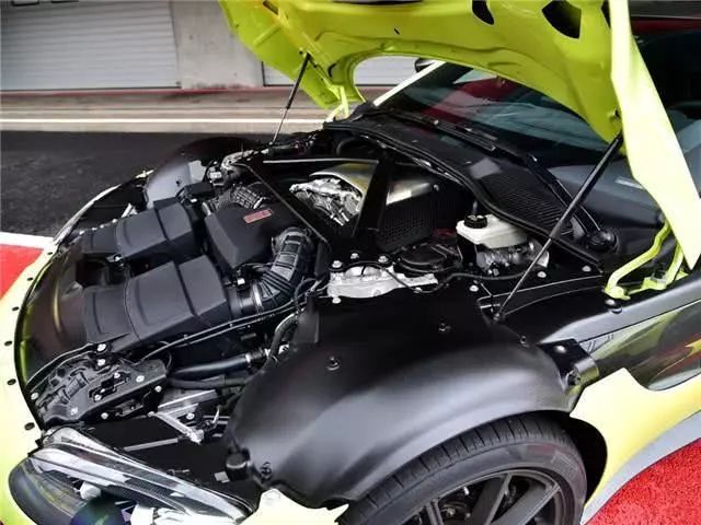 包含哈斯车队翻盘阿斯顿马丁，拉塞尔扛起全队的词条