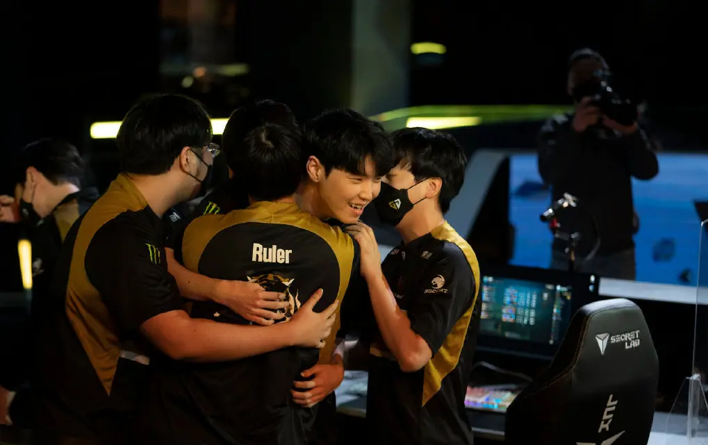 包含100T鏖战RNG，Chovy统治全场的词条