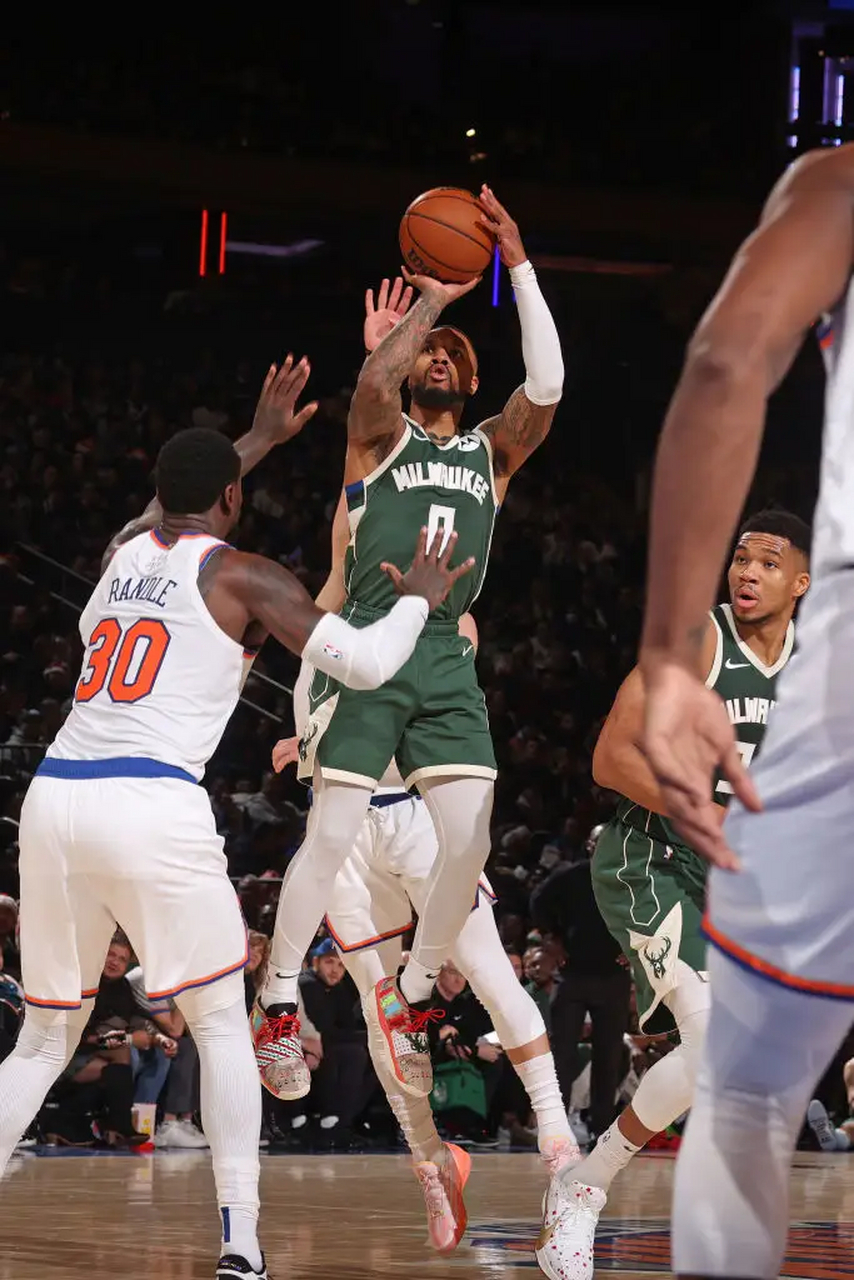 尼克斯强势雄鹿B队，克莱高光表现的简单介绍