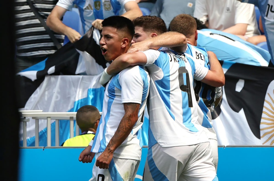 里昂横扫乌克兰,阿尔瓦雷斯关键制胜的简单介绍 里昂横扫乌克兰,阿尔瓦雷斯关键制胜的简单介绍