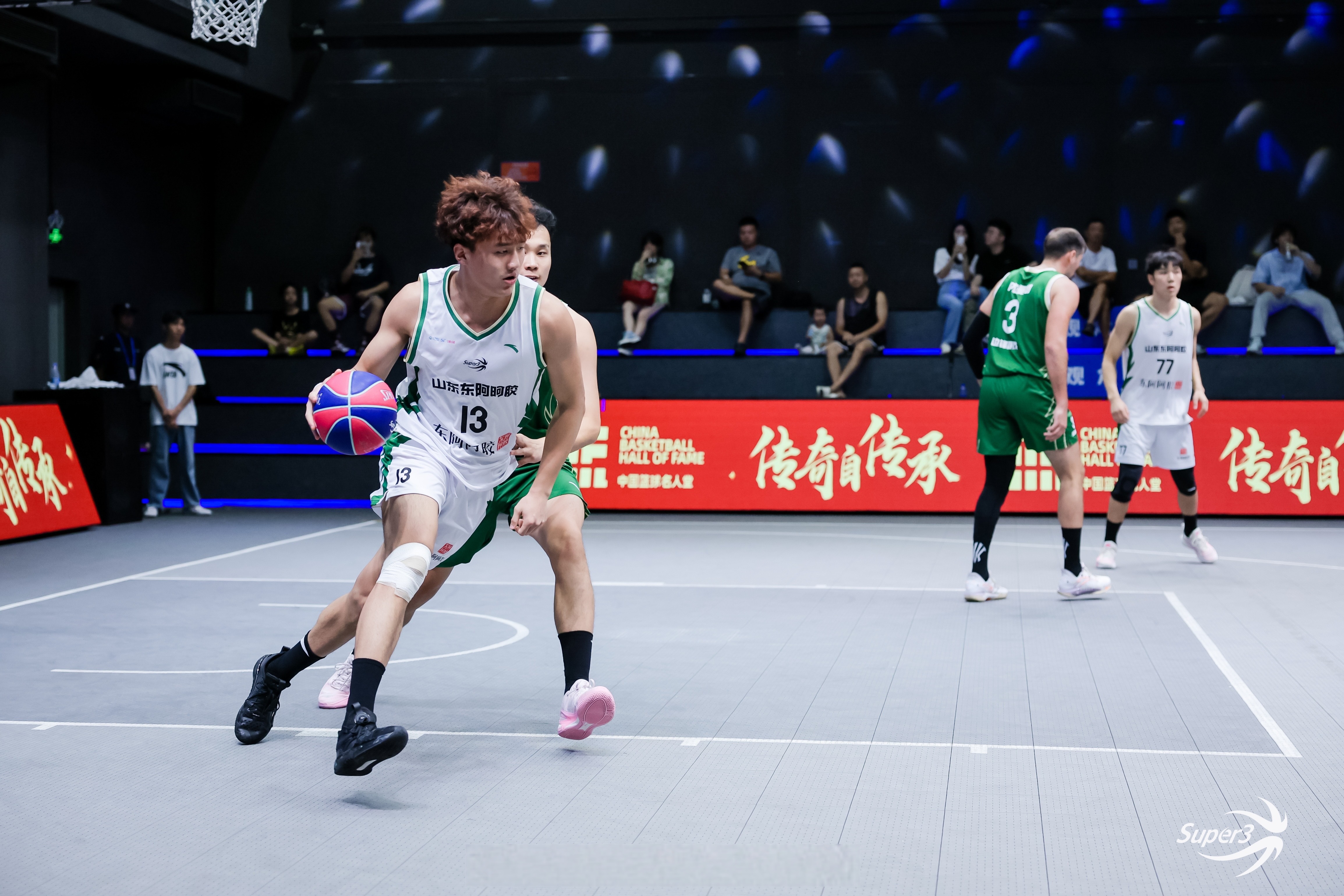 深圳队在激烈对决中突围获胜,实力突显的简单介绍 深圳队在激烈对决中突围获胜,实力突显的简单介绍