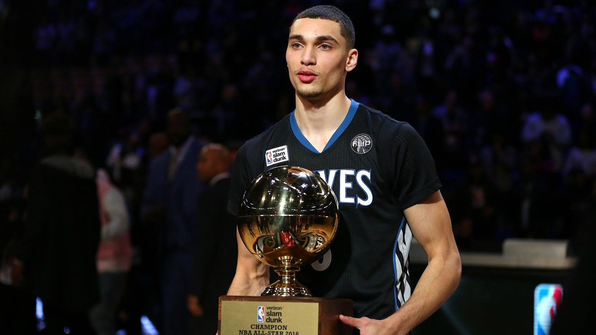 孤胆英雄与狼群之战,福克斯里程碑之夜照亮独行侠前路